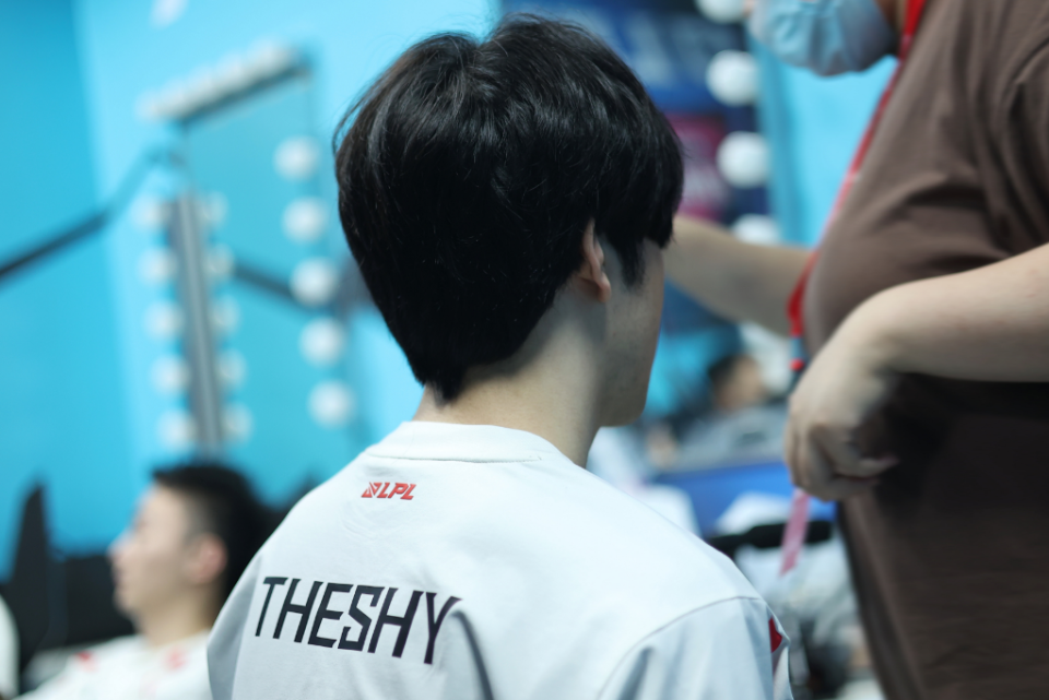 开云体育中国-TSM绝杀BLG，Elk关键团战开团秒人激烈交锋半决赛，技惊四座的简单介绍