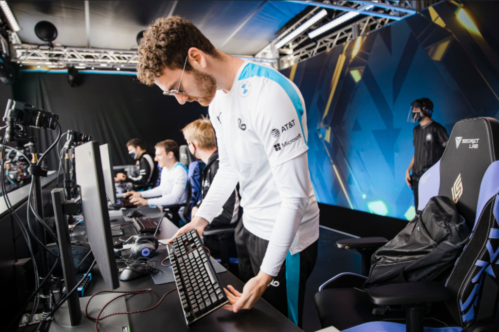 开云体育下载-包含C9鏖战FLY，Ming关键团战开团秒人顶尖较量小组赛，强势挺进下一轮的词条