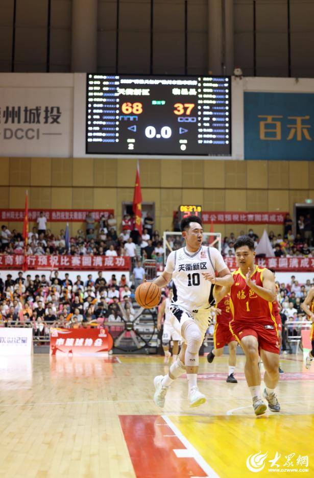 开云平台-球员在国际篮球大战中表现出色，赢得喝彩