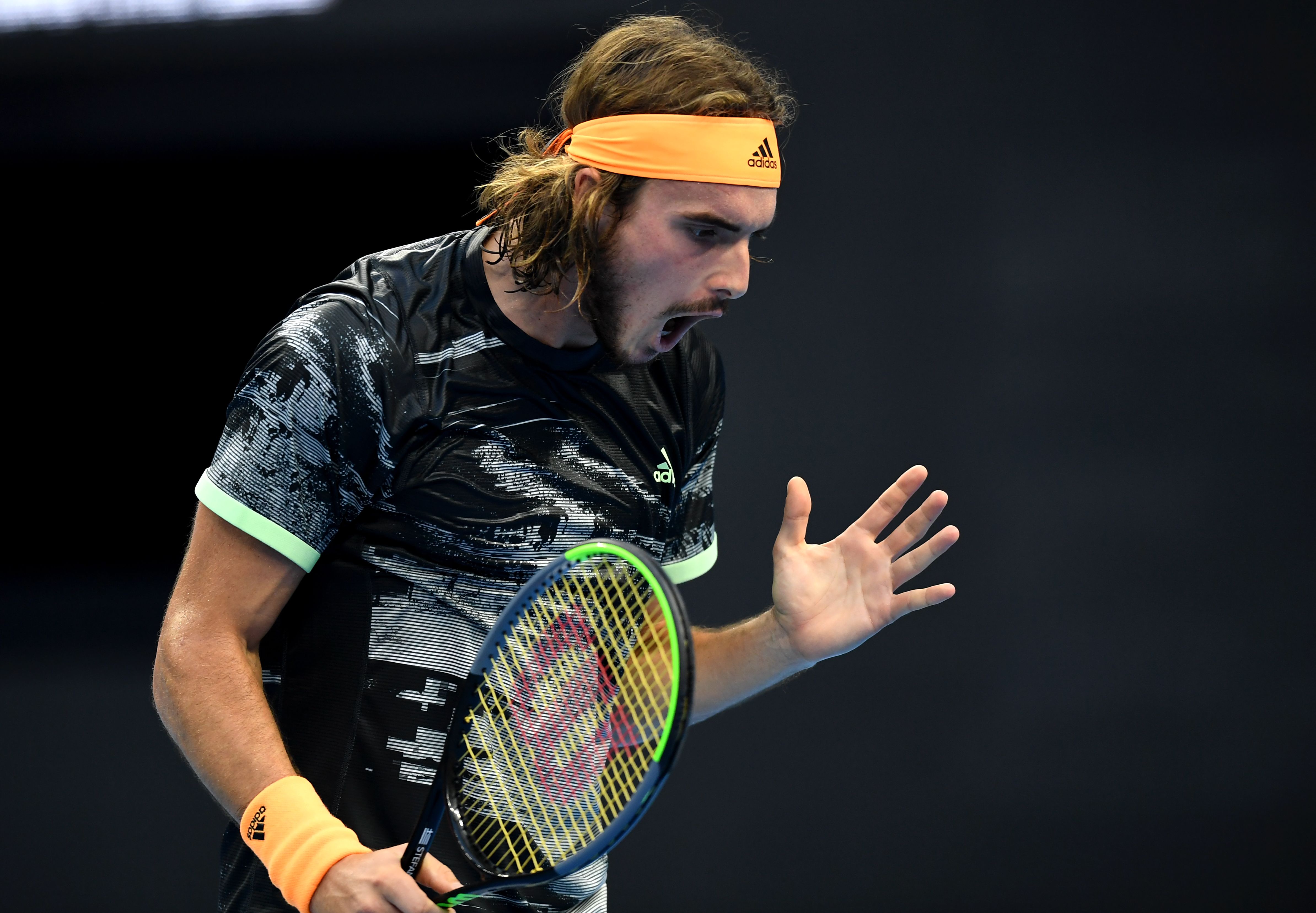 世界网球队碾压西班牙网球队，西西帕斯爆发神勇的简单介绍