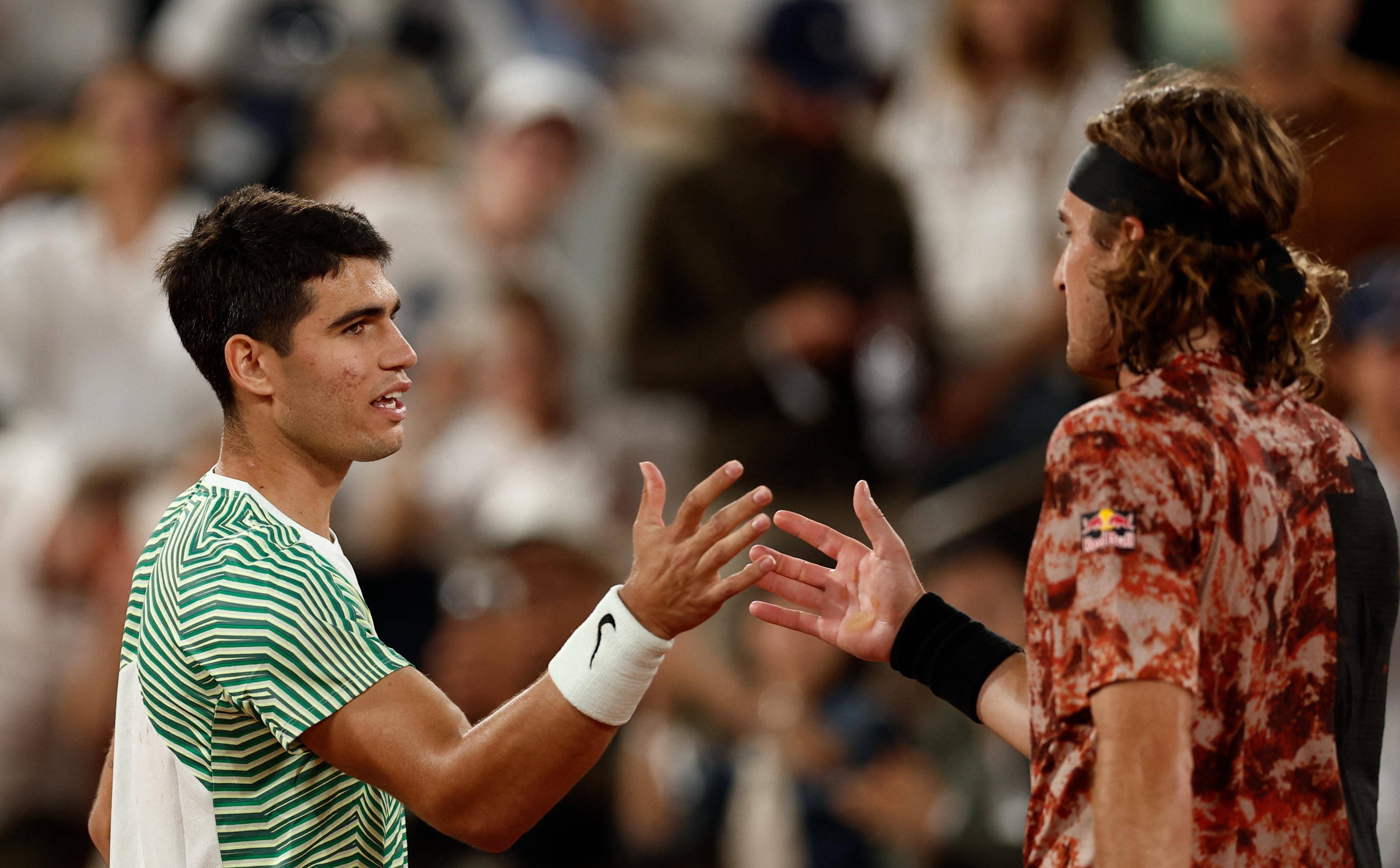 世界网球队碾压西班牙网球队，西西帕斯爆发神勇的简单介绍