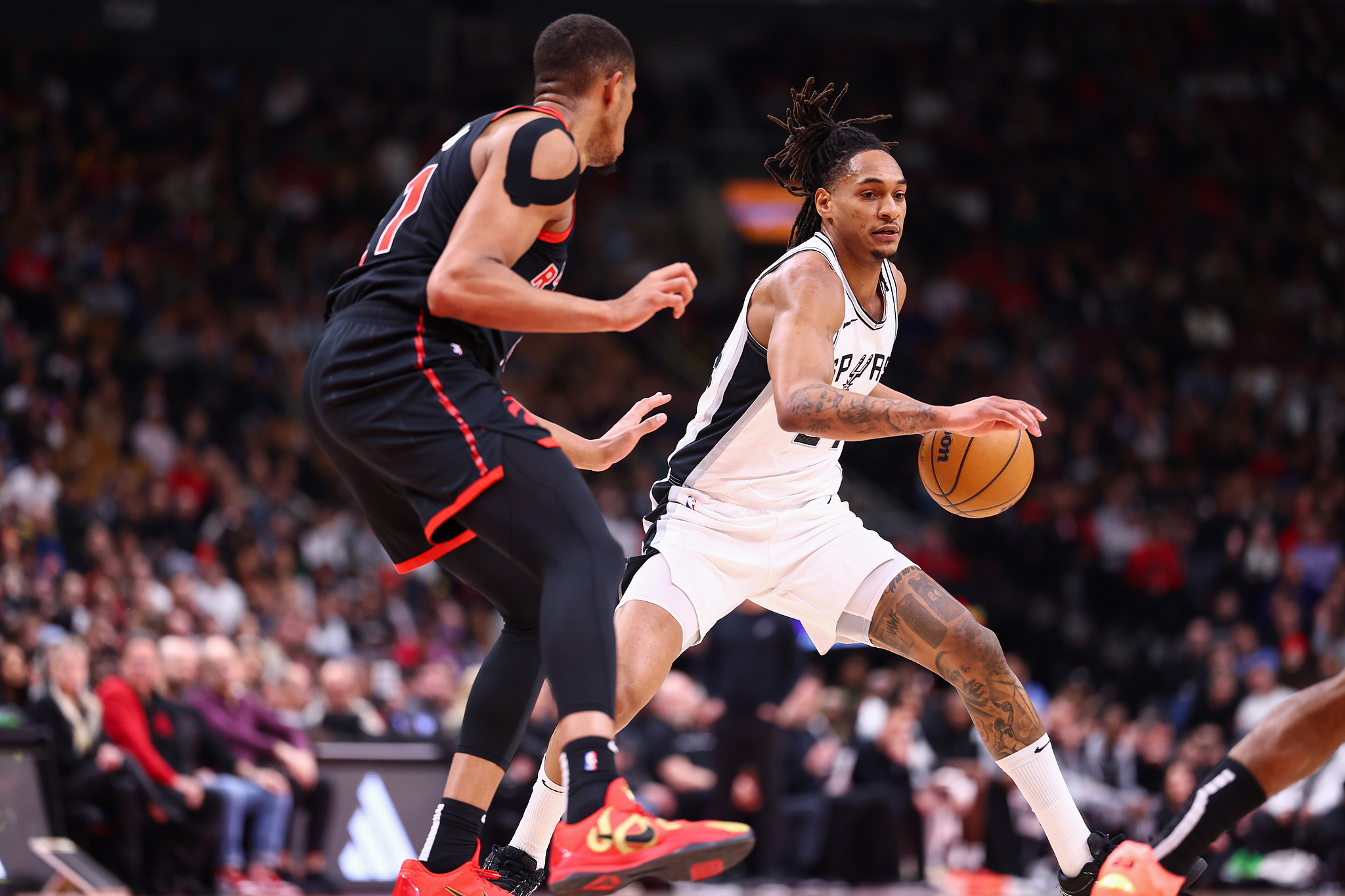 猛龙击败马刺，范弗利特砍下全队最高得分的简单介绍