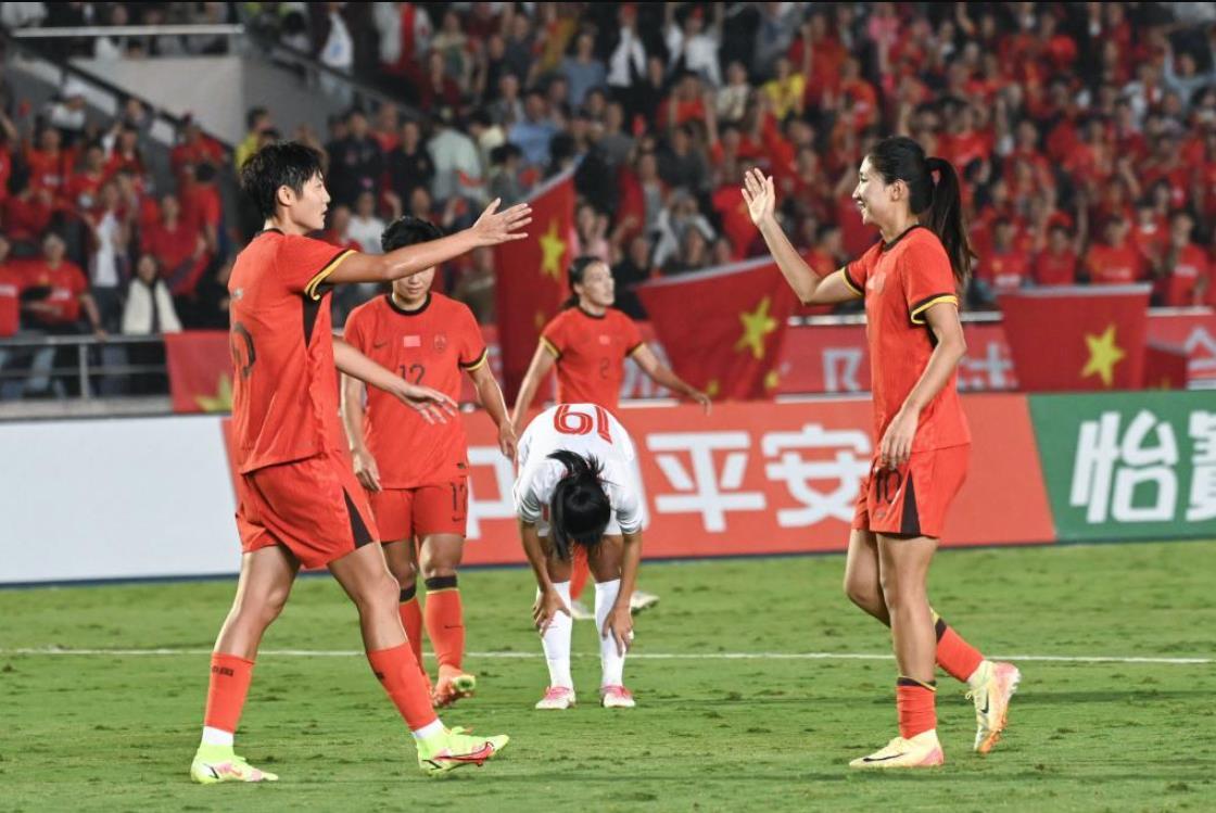 中国女足球员备战国际锦标赛，势必勇夺第一