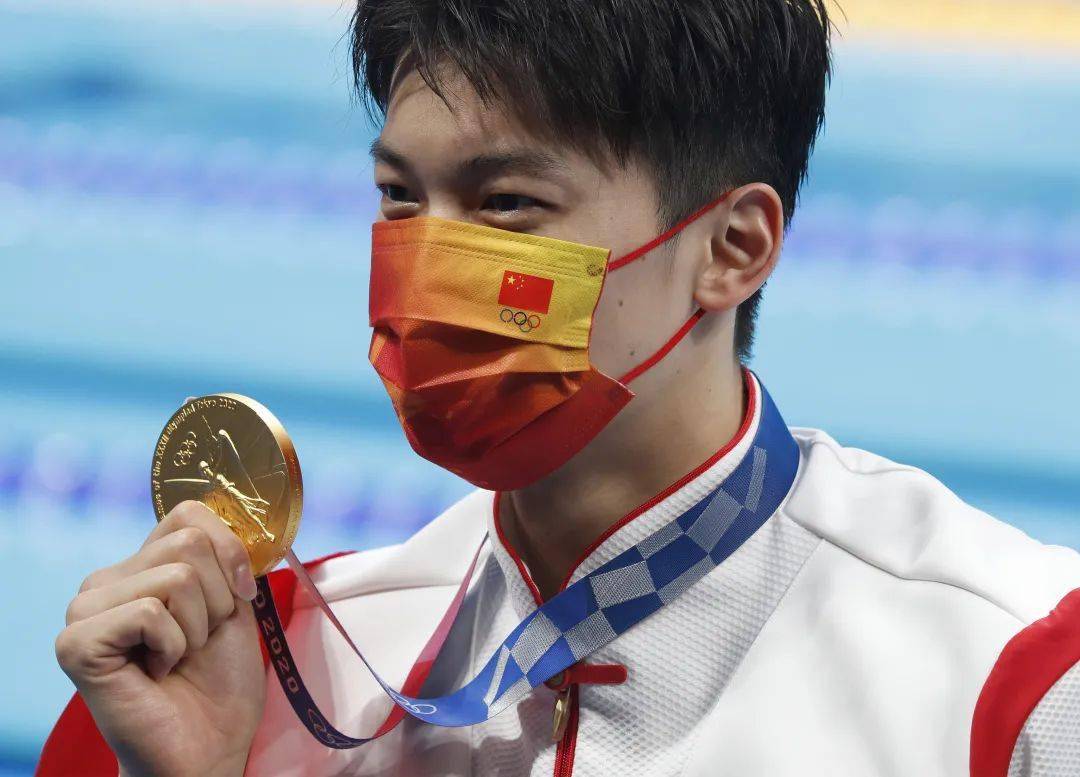 开云体育平台APP-美国游泳健将勇夺冠军，追逐奥运梦想