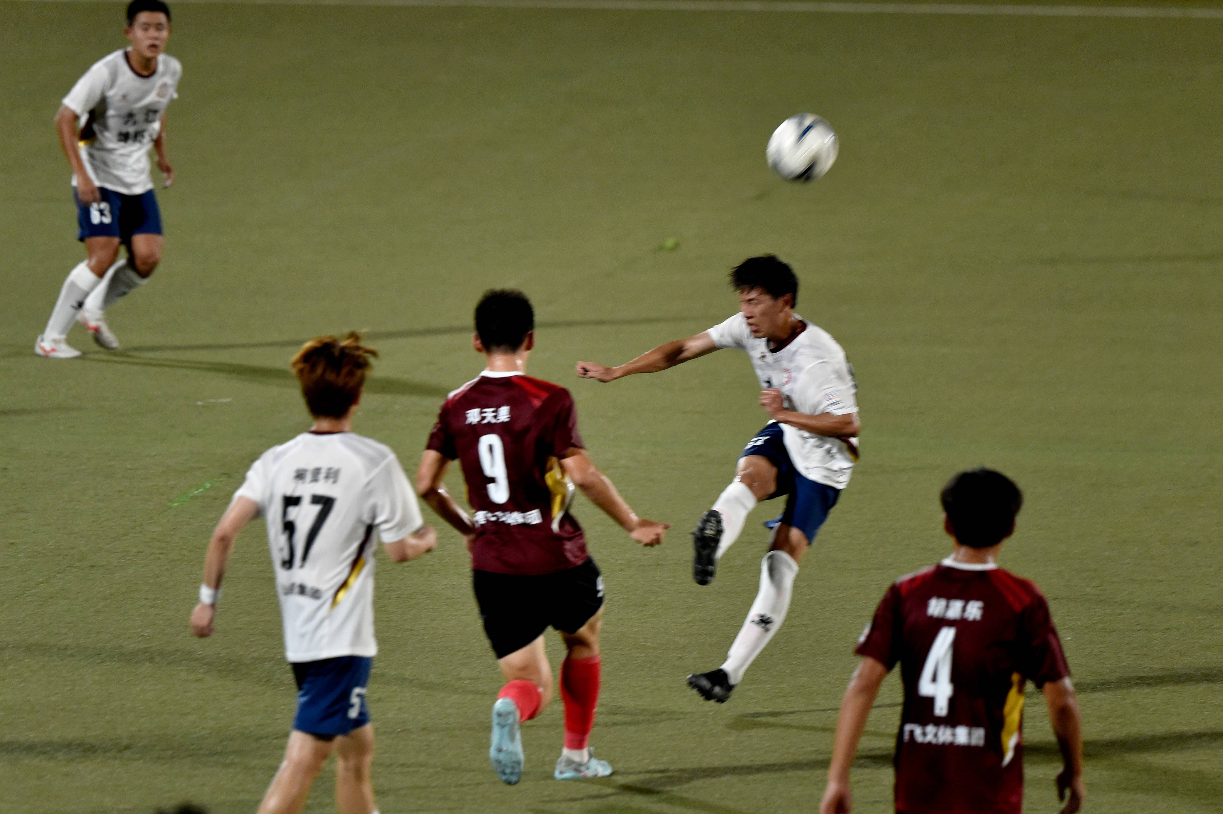 球星对决惊险刺激,全场球迷欢呼不已的简单介绍 球星对决惊险刺激,全场球迷欢呼不已的简单介绍