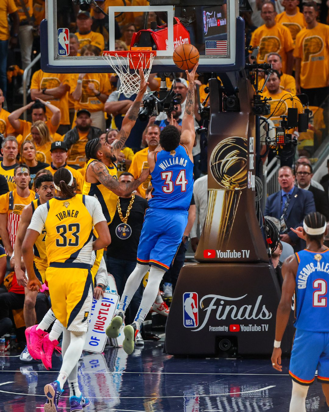 NBA盛大复赛火爆开打，球队全力以赴