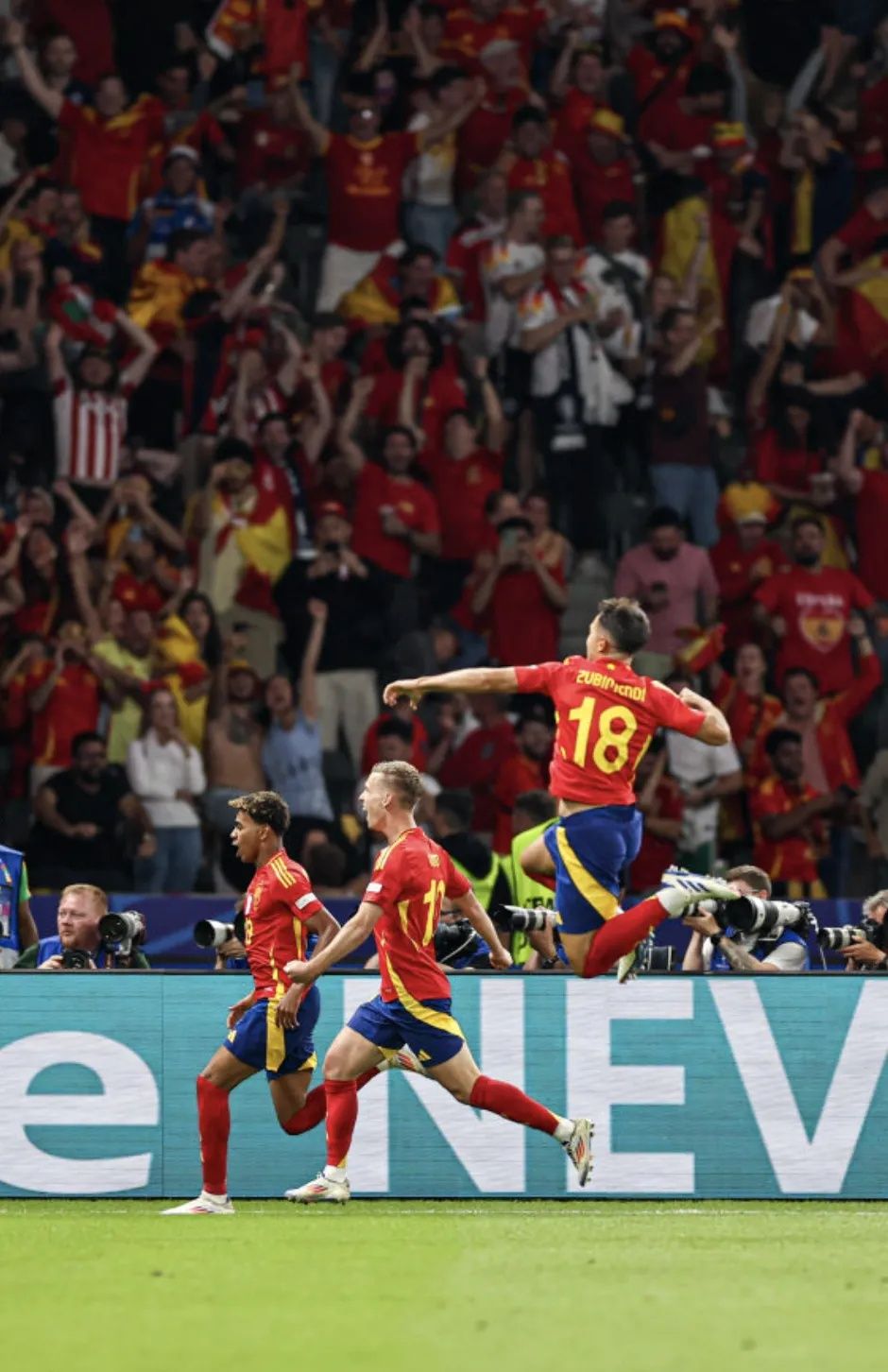 开云体育入口-西班牙队欧洲赛区惊艳亮相，引发热议