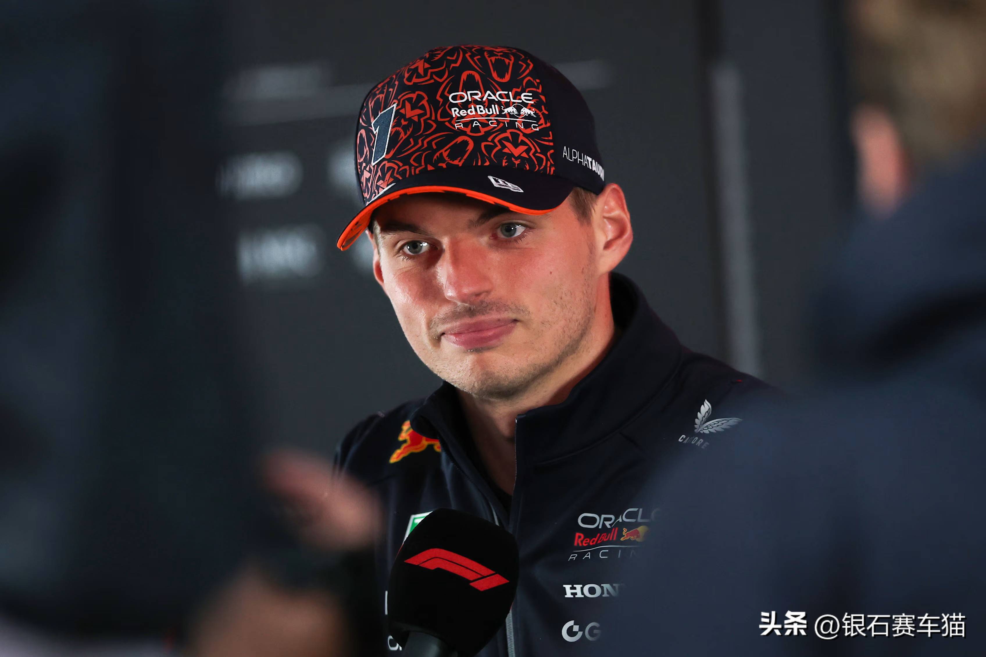 阿斯顿马丁翻盘红牛车队，维斯塔潘惊艳四座的简单介绍